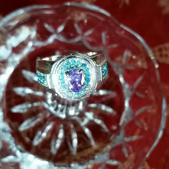 NEW RING - Picture 2 of 3